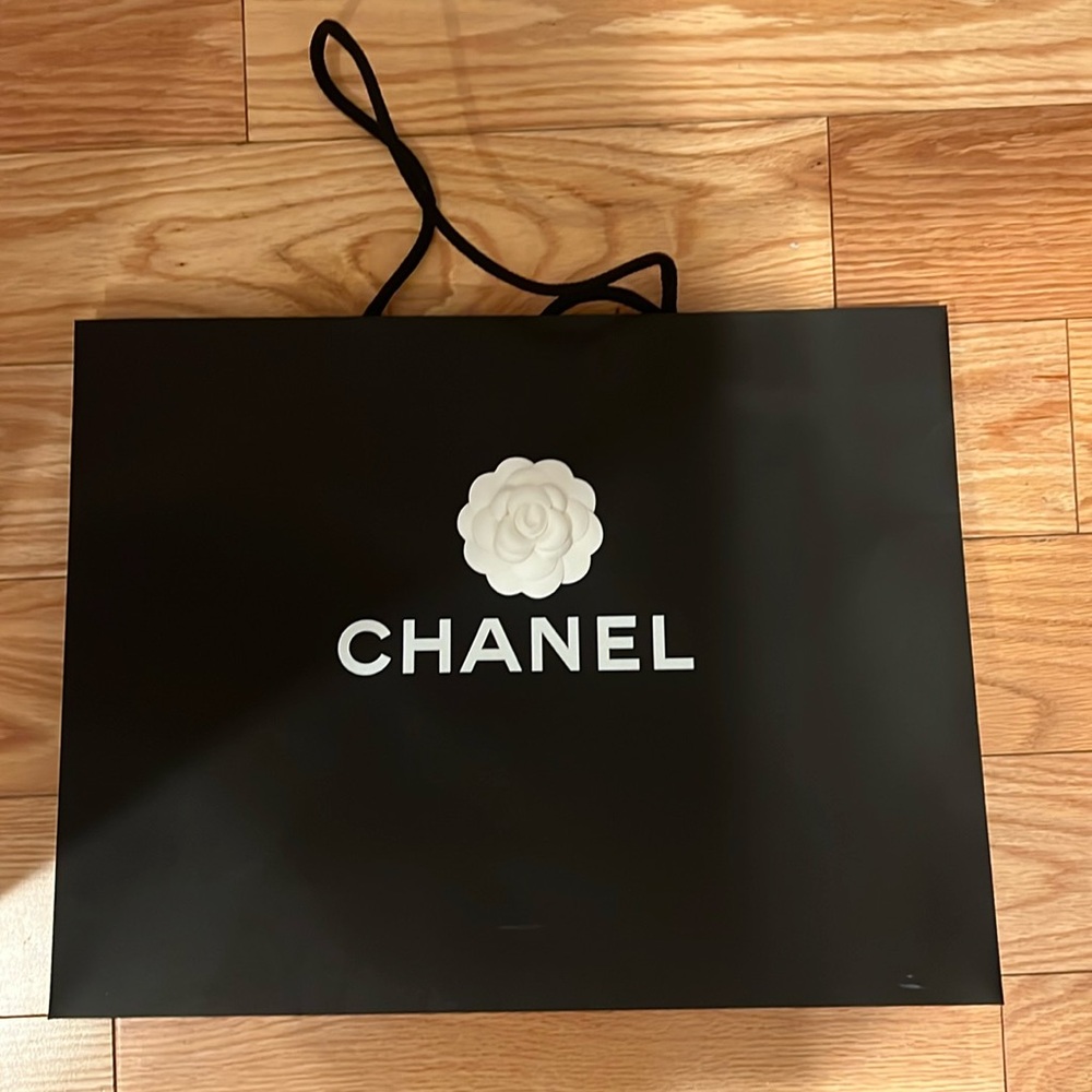 Excellent condition authentic Chanel large shopping paper bag w/ Camellia Flower